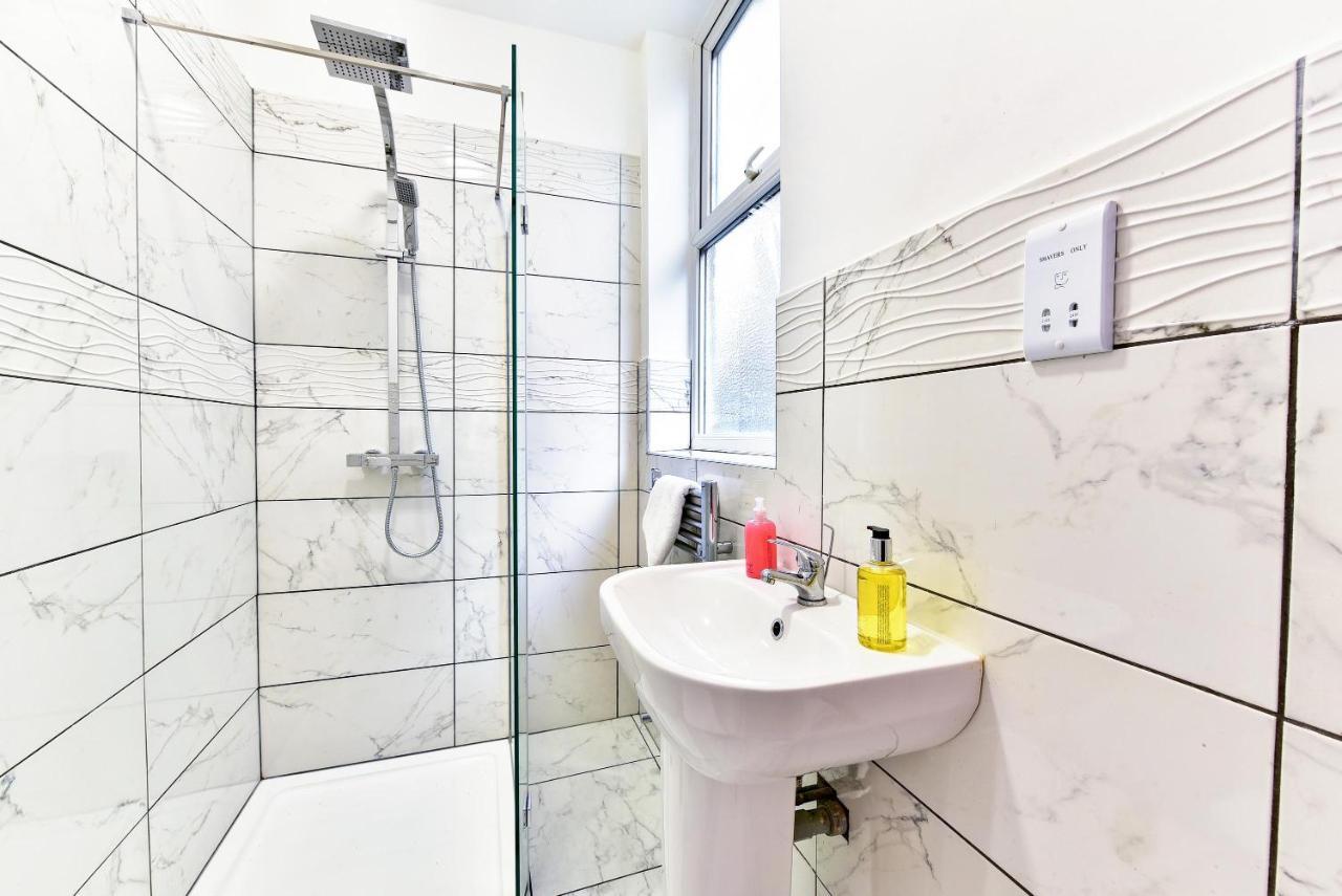 West Serviced Apts- 2 Bedroom 2 Bath Parking Near Station With Off Street Parking By 360stays