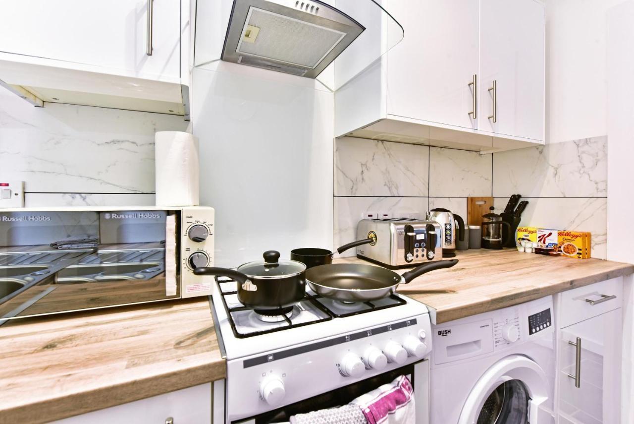 West Serviced Apts- 2 Bedroom 2 Bath Parking Near Station With Off Street Parking By 360stays Appartement *