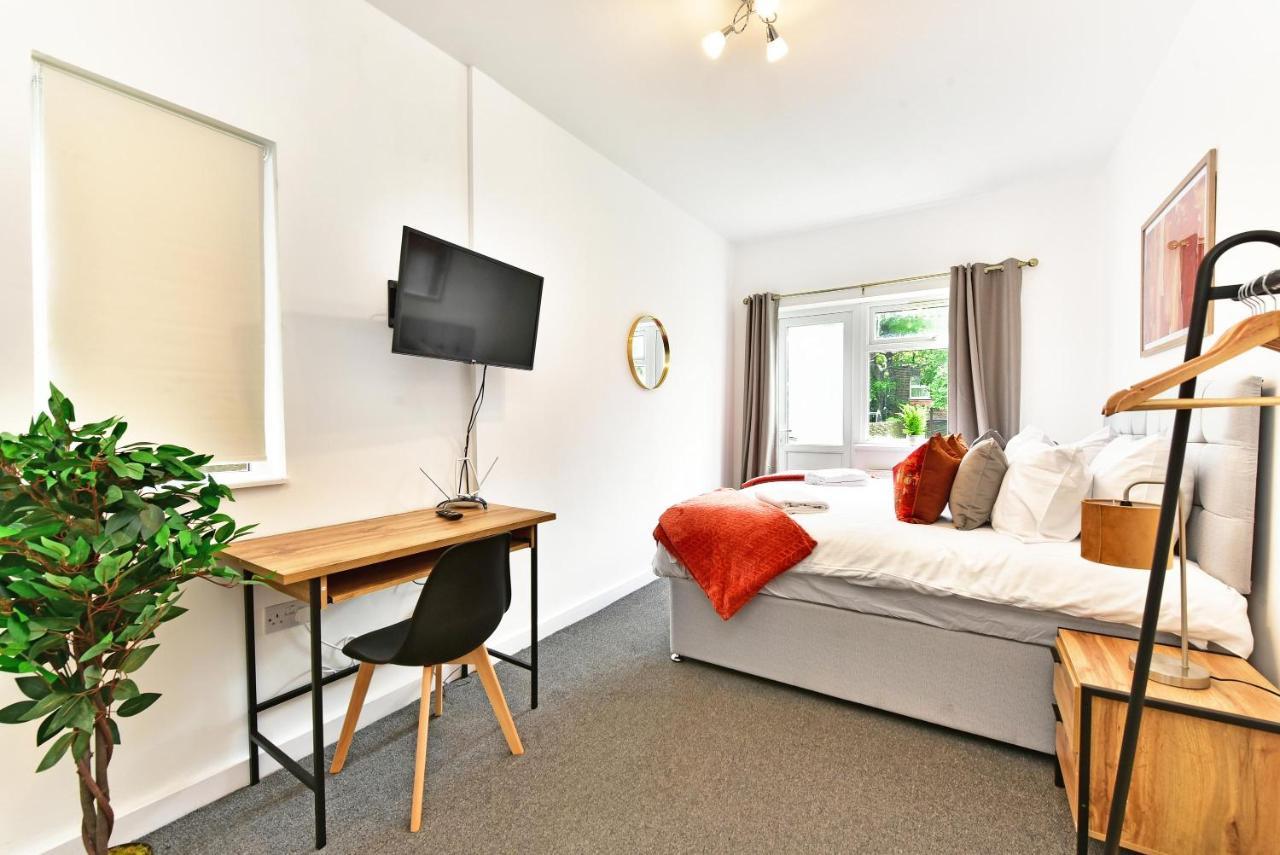 West Serviced Apts- 2 Bedroom 2 Bath Parking Near Station With Off Street Parking By 360stays Appartement *
