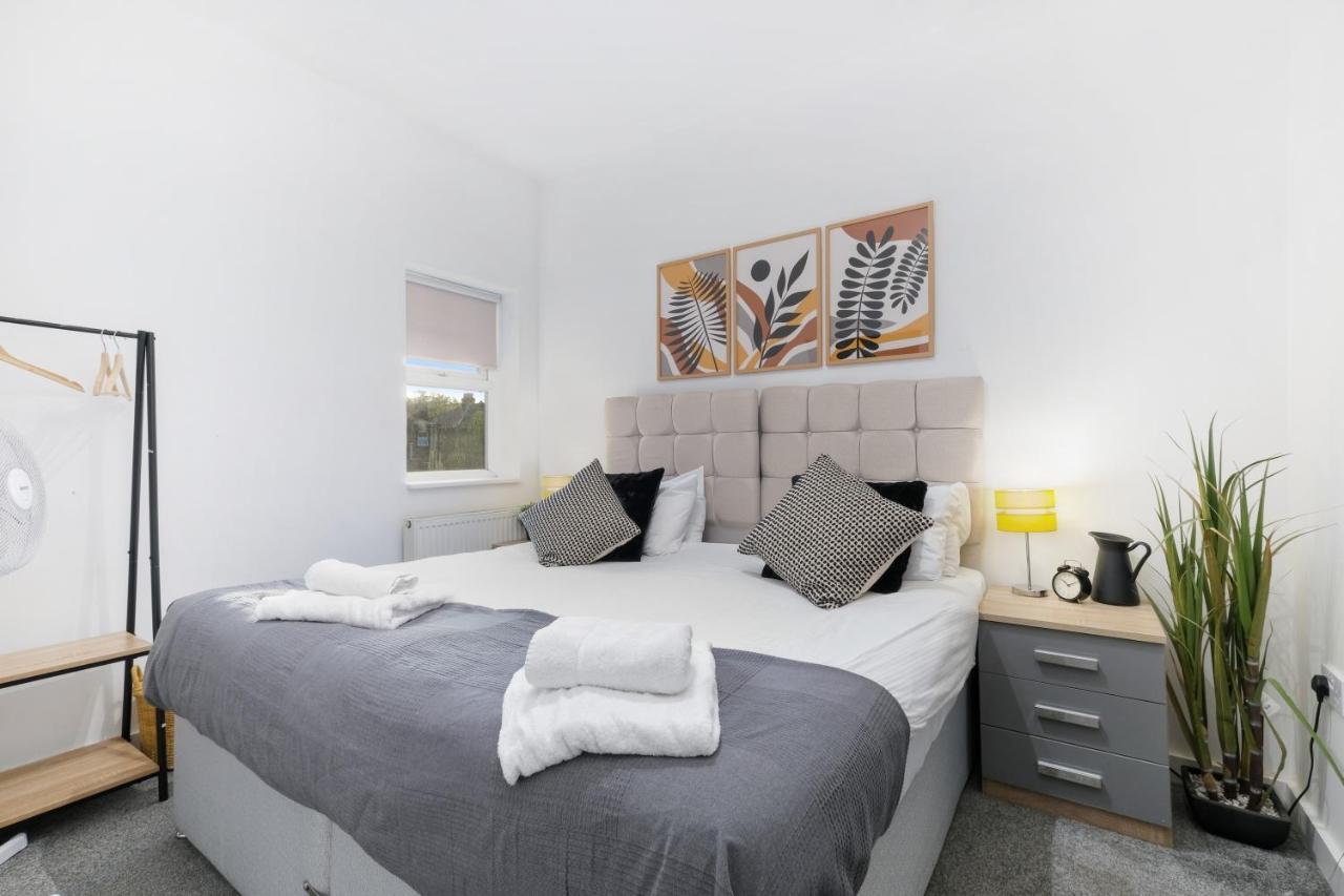 West Serviced Apts- 2 Bedroom 2 Bath Parking Near Station With Off Street Parking By 360stays