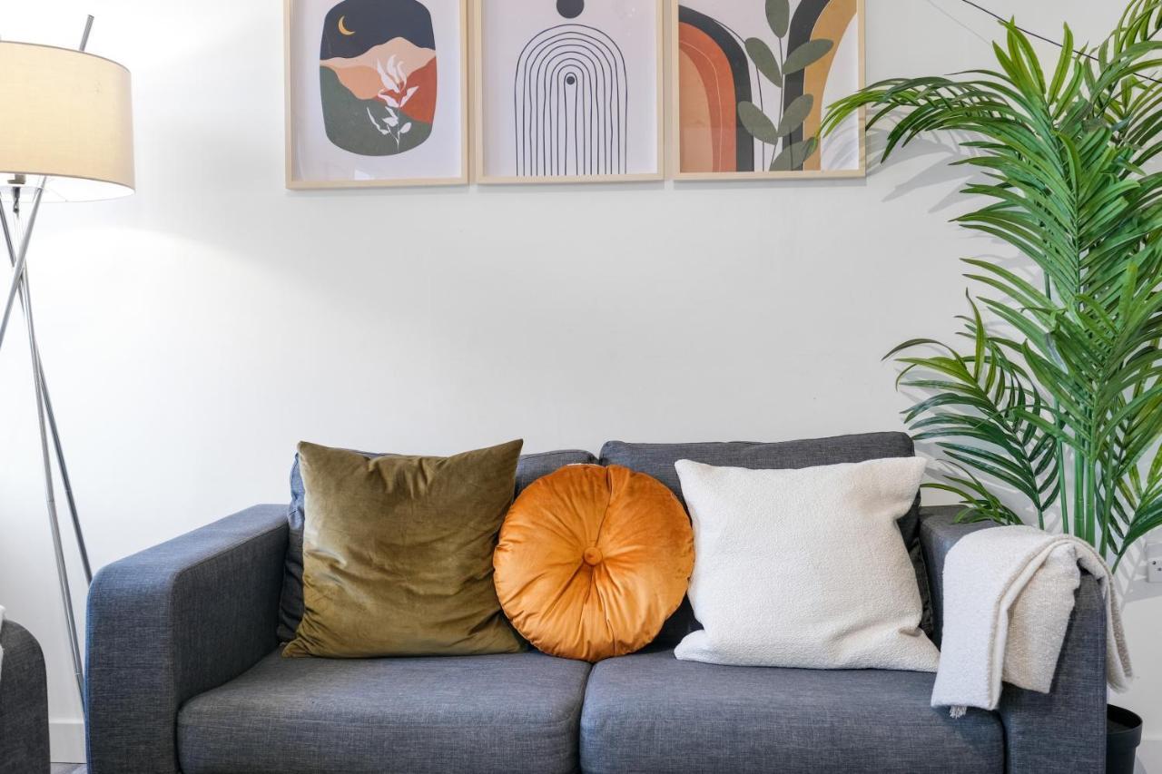 West Serviced Apts- 2 Bedroom 2 Bath Parking Near Station With Off Street Parking By 360stays