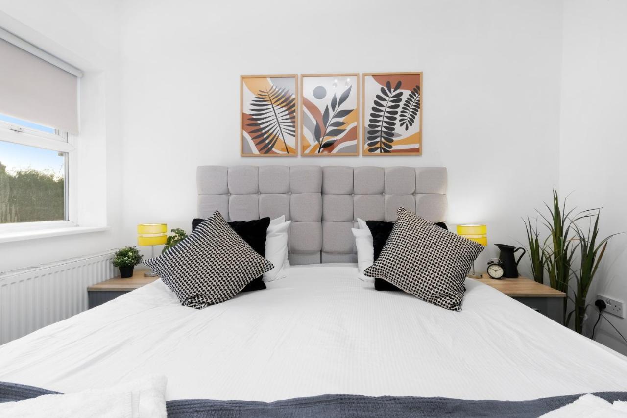 Appartement West Serviced Apts- 2 Bedroom 2 Bath Parking Near Station With Off Street Parking By 360stays *